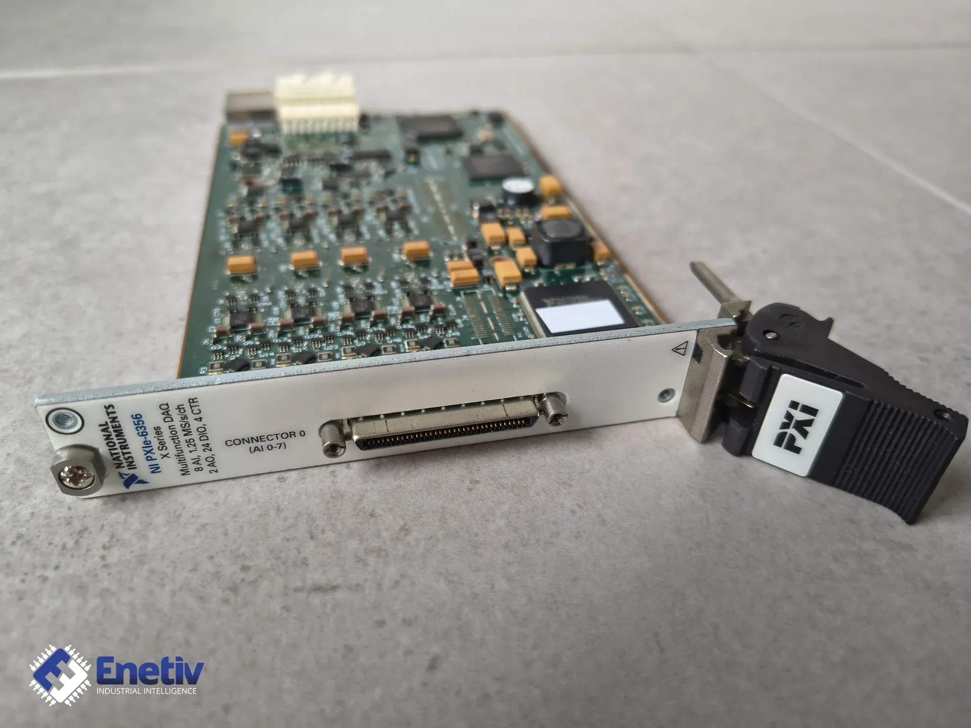 NI PXIe-6356 sur un banc d'essai : ce que mesure la carte DAQ à huit voies et pourquoi, pour un variateur, un servovariateur ou un module d'E/S d'occasion, la LED « OK » ne suffit pas